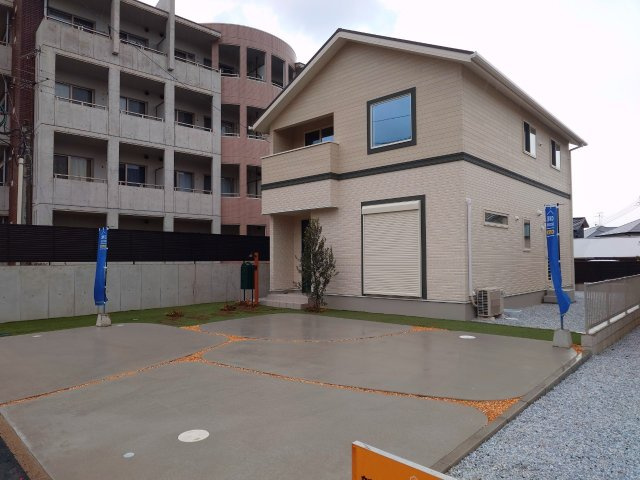 ONE HOUSE－ワンハウスー小倉南区朽網東4丁目　【小倉南区　新築戸建て】の駐車場|駐車スペースは並列２台可能♪【小倉南区　新築戸建て】