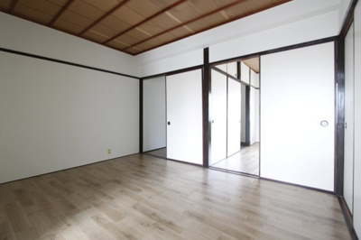 【洋室】 | マンション鈴蘭荘 | 明るい洋室です