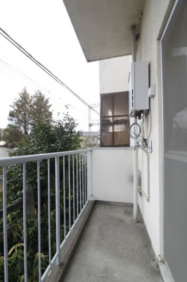 【バルコニー】 | マンション鈴蘭荘 | お洗濯にも便利なバルコニー付き
