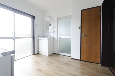 【居間・リビング】 | マンション鈴蘭荘 | ゆったりとした居間です