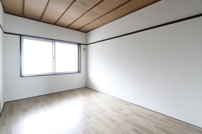 【洋室】 | マンション鈴蘭荘 | 使い勝手のいい洋室です