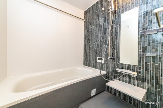 トリシア中御所の浴室