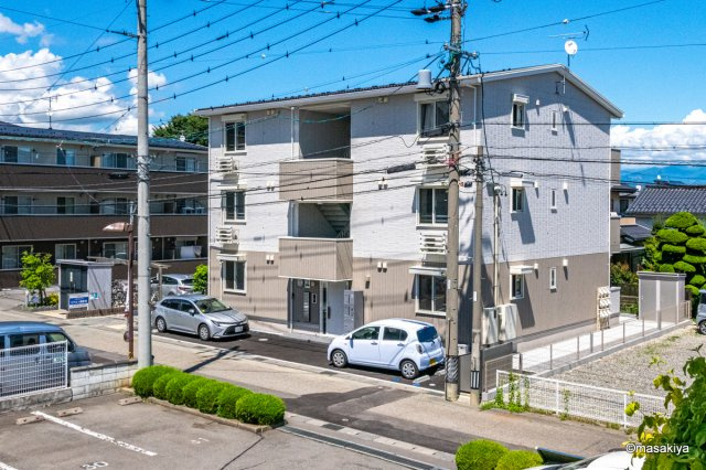 トリシア中御所の外観