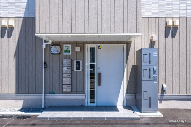 トリシア中御所のエントランス