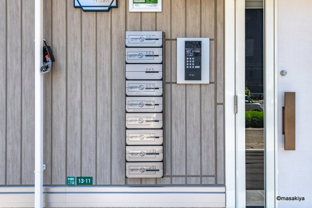 トリシア中御所のエントランス