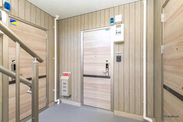 トリシア中御所のエントランス