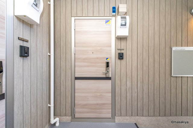 トリシア中御所のエントランス