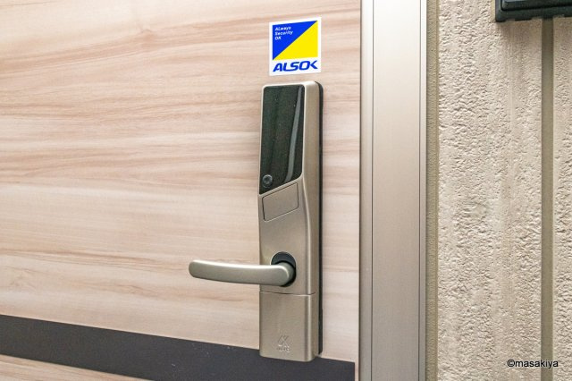 トリシア中御所のエントランス