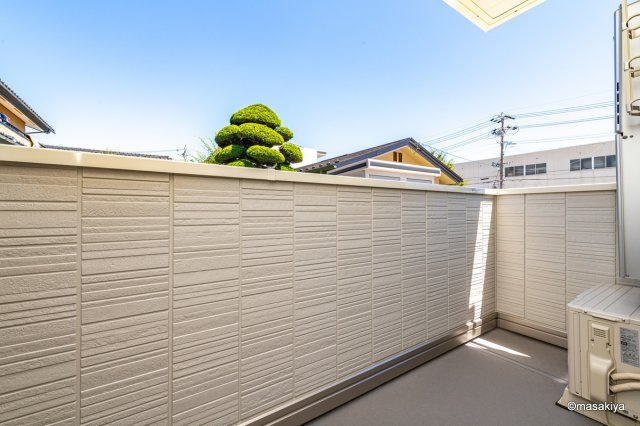 トリシア中御所のバルコニー