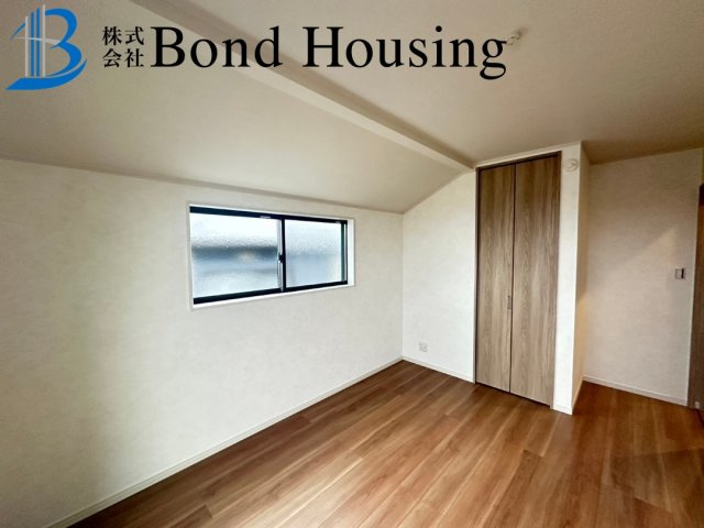 「LDK18帖」「収納充実」松が丘 全2棟  B号棟の洋室