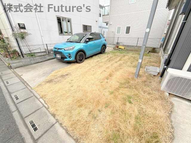 三郷市中央5丁目　中古平屋戸建の駐車場|カースペース並列2台分