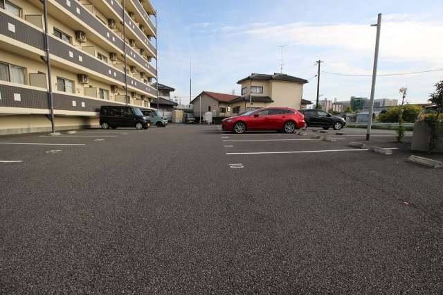 スカイコート大王の駐車場