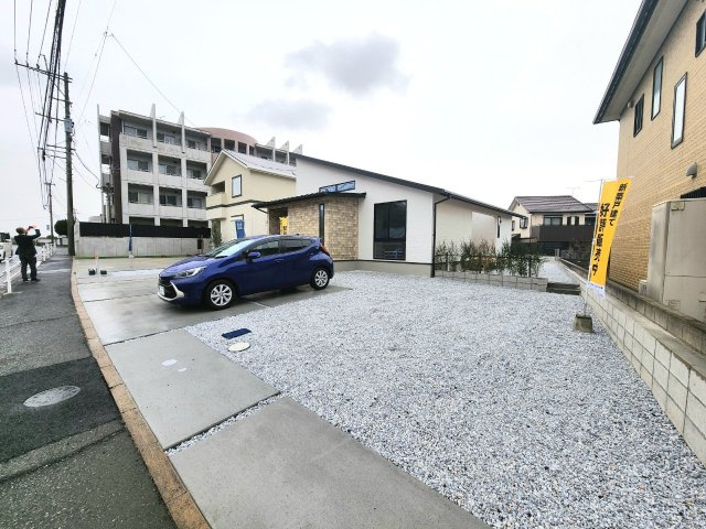 ーhidamariーヒダマリー小倉南区朽網東4丁目　【小倉南区　新築戸建て】の駐車場|駐車スペースも並列2台可能♪【小倉南区　新築戸建て】