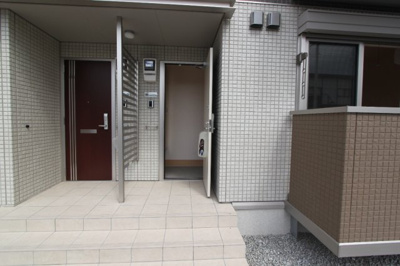 【その他共用部分】 | ソレアードすみれ野Ⅱ | 玄関前です