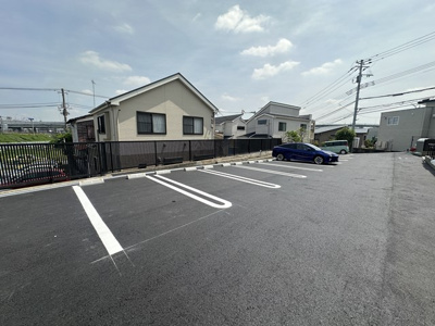 【駐車場】 | グランコート藤が丘 | いつでも目の届く敷地内に駐車場があります♪荷物がかさばりがちなお買物にも、敷地内駐車場があると便利ですよね☆