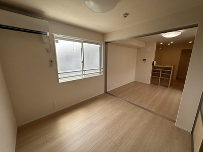 【洋室】 | グランコート藤が丘 | 洋室4.6帖☆角部屋二面採光のお部屋です！エアコン完備♪ベッドを置いて寝室にするのもオススメです☆