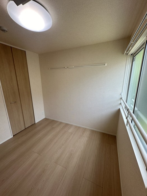【洋室】 | グランコート藤が丘 | 洋室4.5帖☆玄関側のお部屋です♪ウォークインクローゼットがあるので、お洋服や荷物の多い方も安心の収納力です！