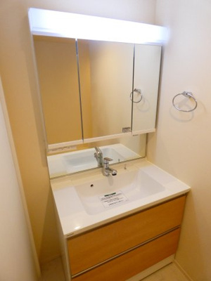 【洗面所】 | Lumiere du soleil | 忙しい朝に便利なシャンプードレッサー付洗面化粧台