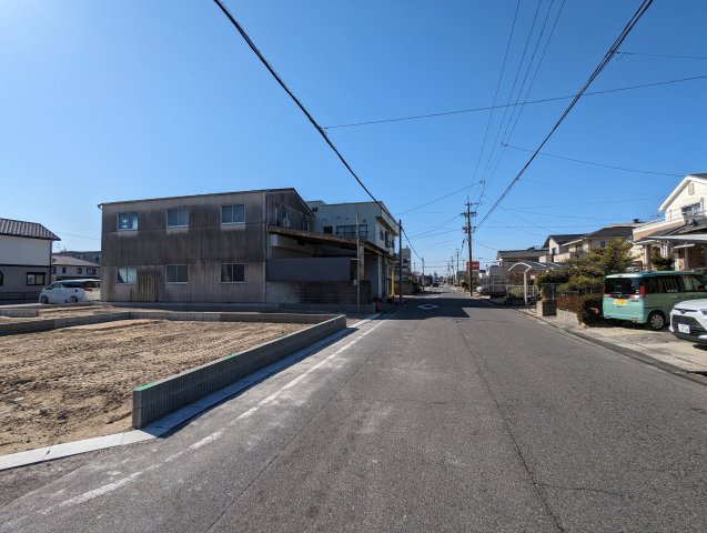 瀬戸市川西町1丁目　全3棟の前面道路含む現地写真