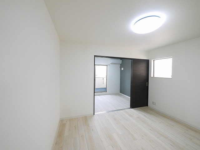 ジーメゾン大和郡山アメロの居間・リビング|使いやすい居間です