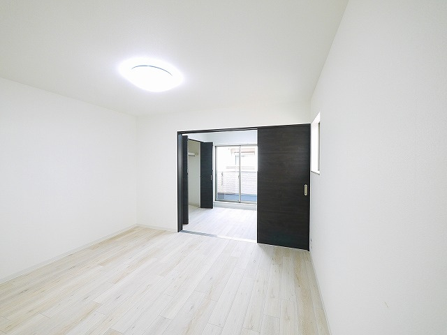 ジーメゾン大和郡山アメロの居間・リビング|こちらのリビングで趣味の時間をお楽しみください