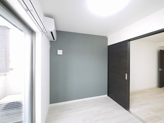 ジーメゾン大和郡山アメロの寝室|広くて明るい寝室