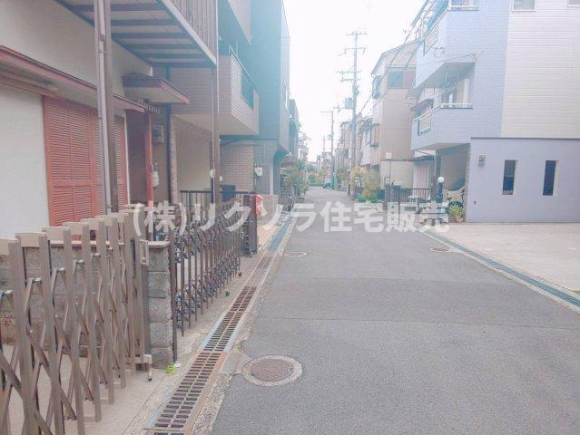 寝屋川市楠根南町　一戸建ての前面道路含む現地写真|前面道路を含む現地写真
■物件内覧・資金計画相談・住宅ローン相談、リフォーム相談、お問合せ受付中■
※当日・翌日のご内覧、ご相談はお電話でのお問合せがスムーズです！