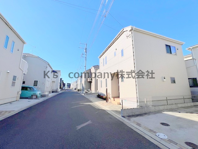 ■高座郡寒川町小谷2丁目　中古戸建■の前面道路含む現地写真|前面道路は幅があり交通量も少ないので駐車しやすいです☆