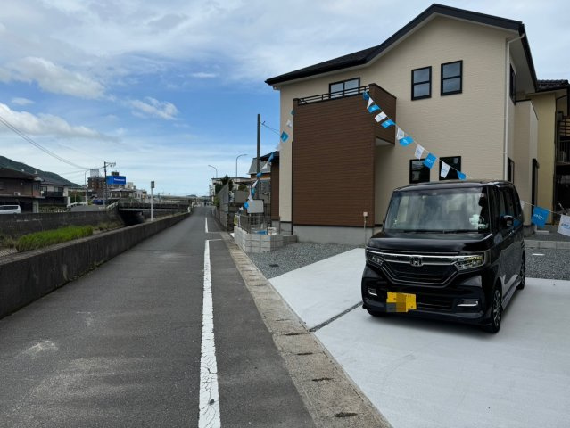 ーBloomーブルームー小倉南区横代北町2丁目1期　【小倉南区　新築戸建て】の前面道路含む現地写真|駐車スペースは2台可能♪　【小倉南区　新築戸建て】