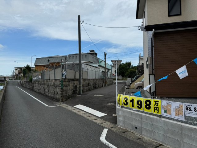 ーBloomーブルームー小倉南区横代北町2丁目1期　【小倉南区　新築戸建て】の前面道路含む現地写真