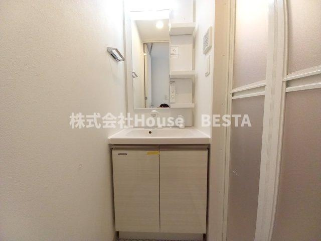 アプリーレ元町ウエストの独立洗面台