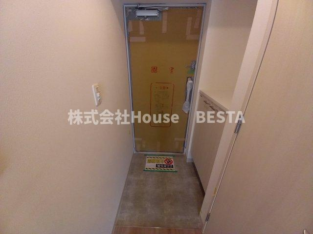 アプリーレ元町ウエストの玄関