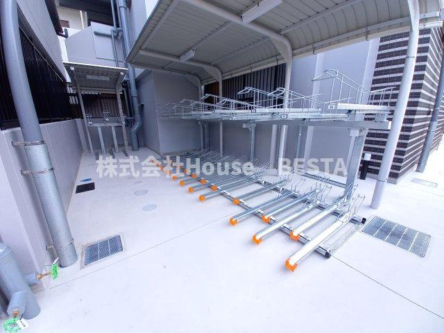 アプリーレ元町ウエストの駐車場