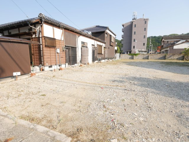 三の宮野村駐車場の庭