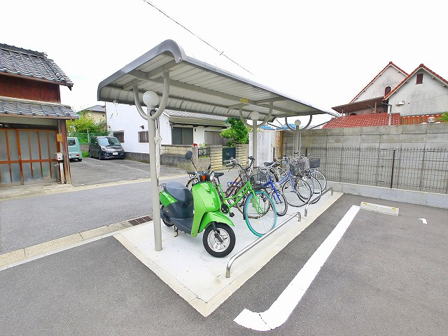 ウィンズ　ガーデンのその他共用部分|屋根付きの駐輪場があります