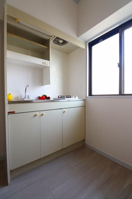 【キッチン】 | サンスカイすぎの | 別号室の写真になります。現況優先。