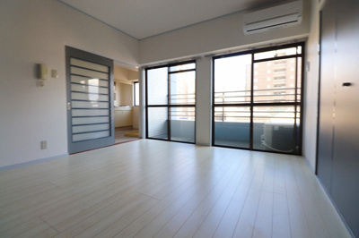 【バルコニー】 | サンスカイすぎの | 別号室の写真になります。現況優先。
