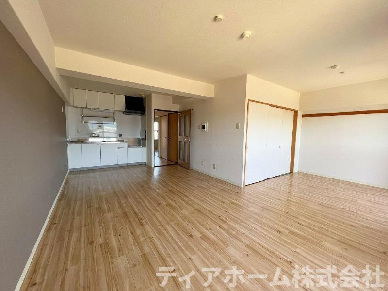 大和高田市田井新町の賃貸マンションの居間・リビング