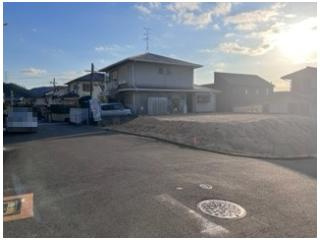 交野市私市山手4丁目　土地の前面道路含む現地写真