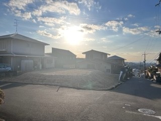 交野市私市山手4丁目　土地の前面道路含む現地写真