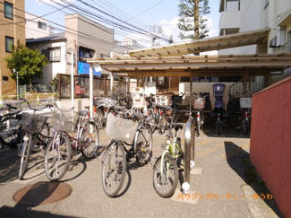 【その他共用部分】 | 敷地内に、屋根付き専用駐輪場有ります。