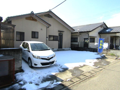 【駐車場】 | 【再生住宅】笛吹市石和町唐柏 | 駐車場に車を止められます