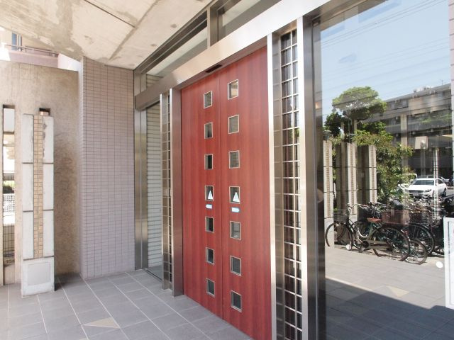 南海ハイライズフラット天下茶屋のエントランス