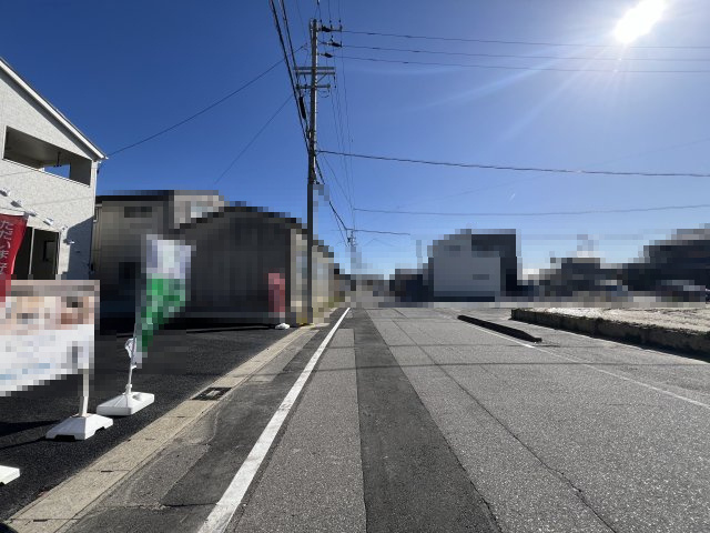 碧南市天神町第2新築戸建　1号棟の前面道路含む現地写真|碧南市天神町第2新築戸建前面道路写真です。南側公道約8.9ｍ～9.5ｍに接道