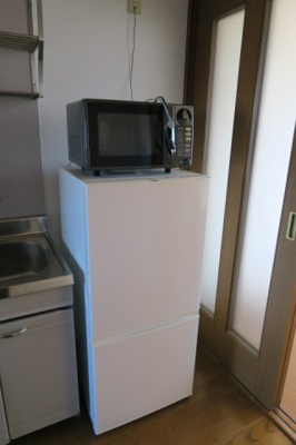 【設備】 | ハイツファミール | 冷蔵庫と電子レンジ付き