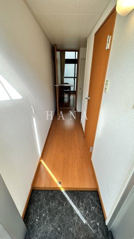 レオパレスアポロの玄関