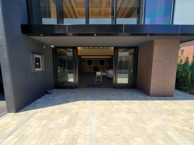 【エントランス】 | エステムコート新大阪XVフロウ | 広々としたエントランスです。