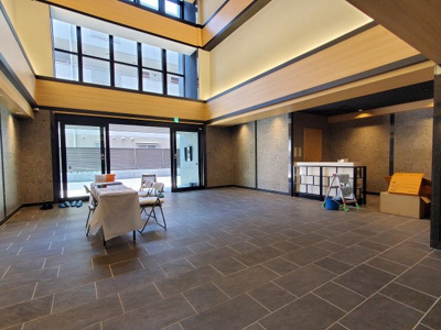 【ロビー】 | エステムコート新大阪XVフロウ | 開放感のあるコンシェルジュ付きロビーです。