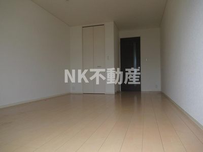 【居間・リビング】 | アルソーレ（東花園賃貸） | 洋室です