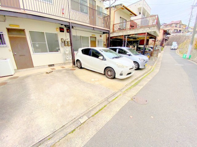 【駐車場】 | 平和荘 | 敷地内駐車場付きです！